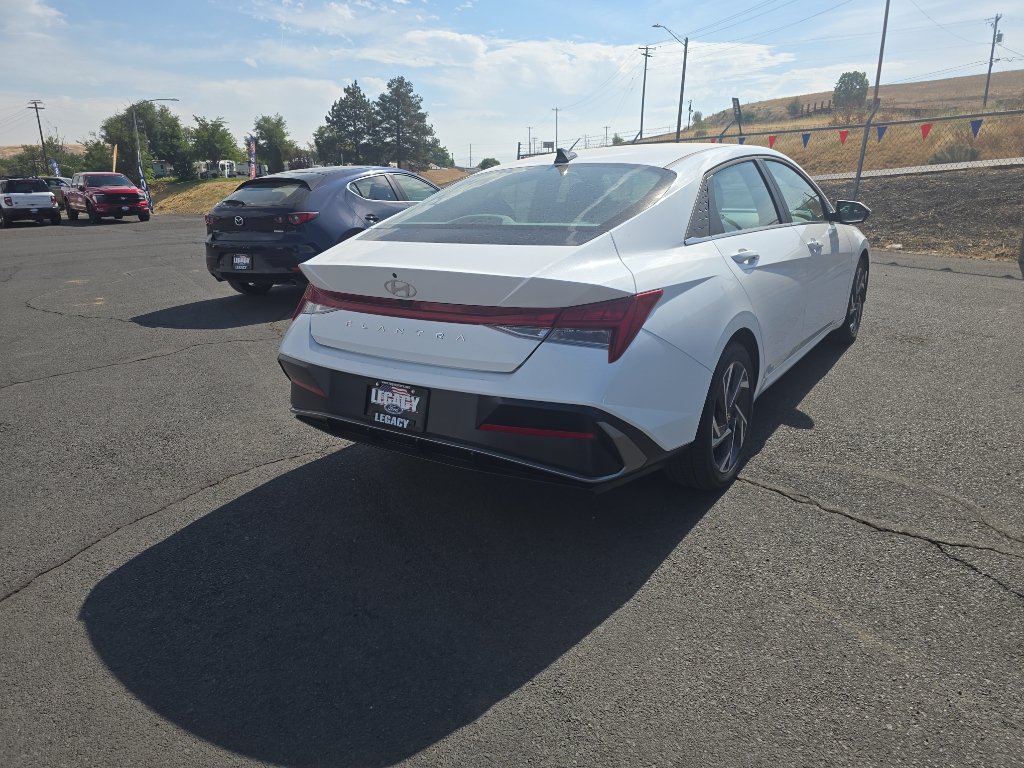 Used 2025 Hyundai Elantra SEL FWD image 5