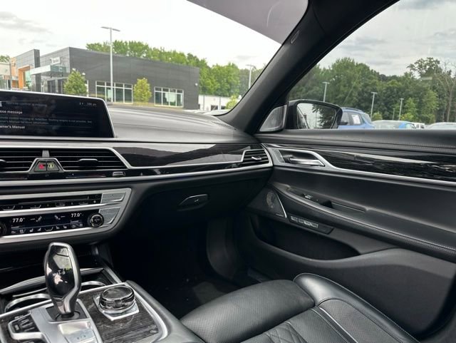 Used 2017 BMW 750i RWD image 18