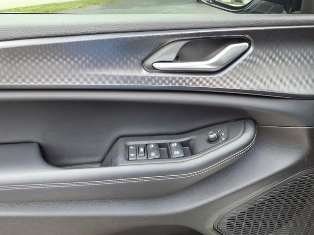 Used 2025 Jeep Grand Cherokee L Altitude AWD/4WD image 3