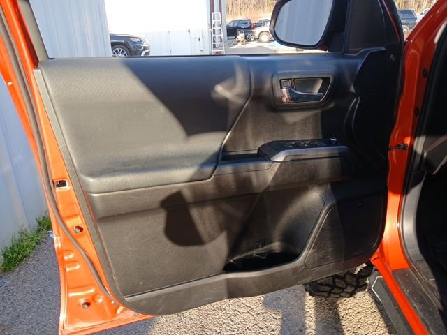 Used 2017 Toyota Tacoma TRD Sport image 47