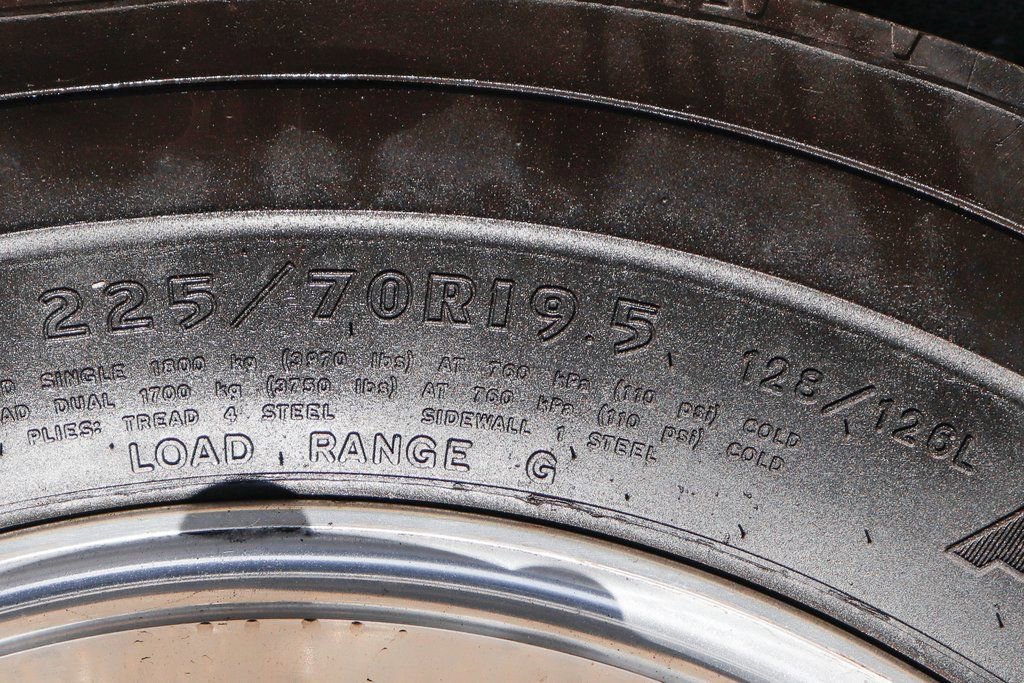 Used 2016 Ford F550 4x4 Crew Cab Super Duty w/ XLT Interior Package image 45