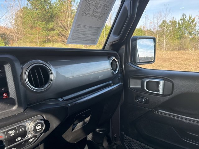 Used 2020 Jeep Wrangler Unlimited Sahara image 23