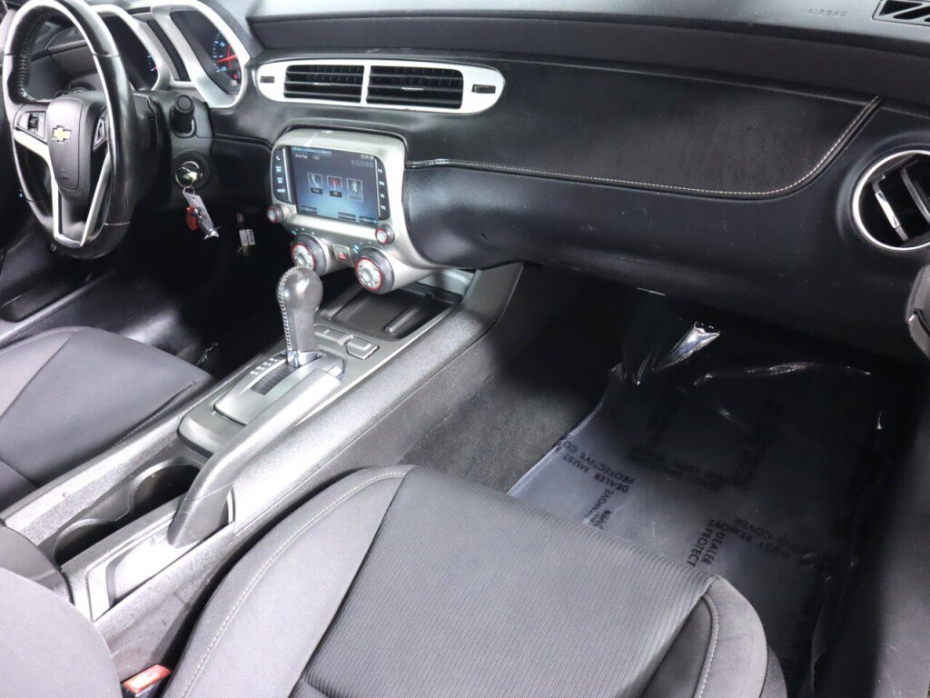 Used 2015 Chevrolet Camaro LT RWD image 33