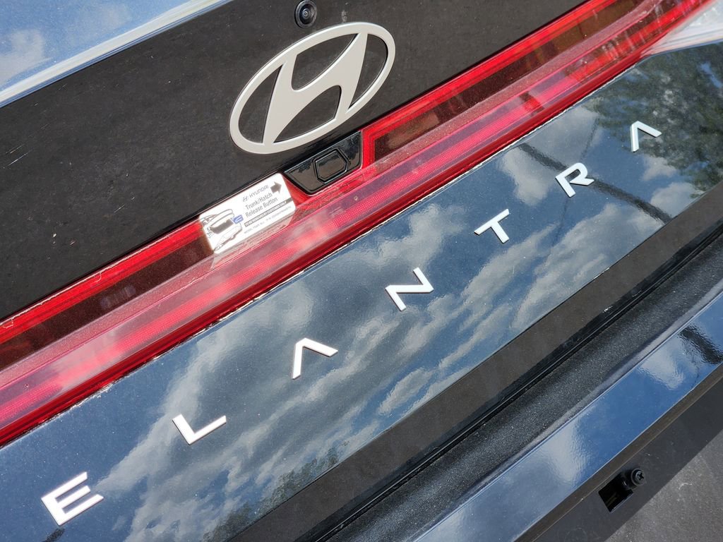 Used 2025 Hyundai Elantra Limited image 7