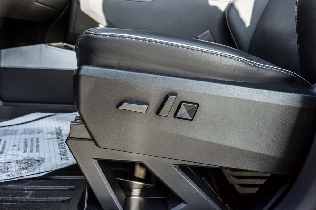 Used 2024 Tesla Cybertruck AWD Crew Cab image 27