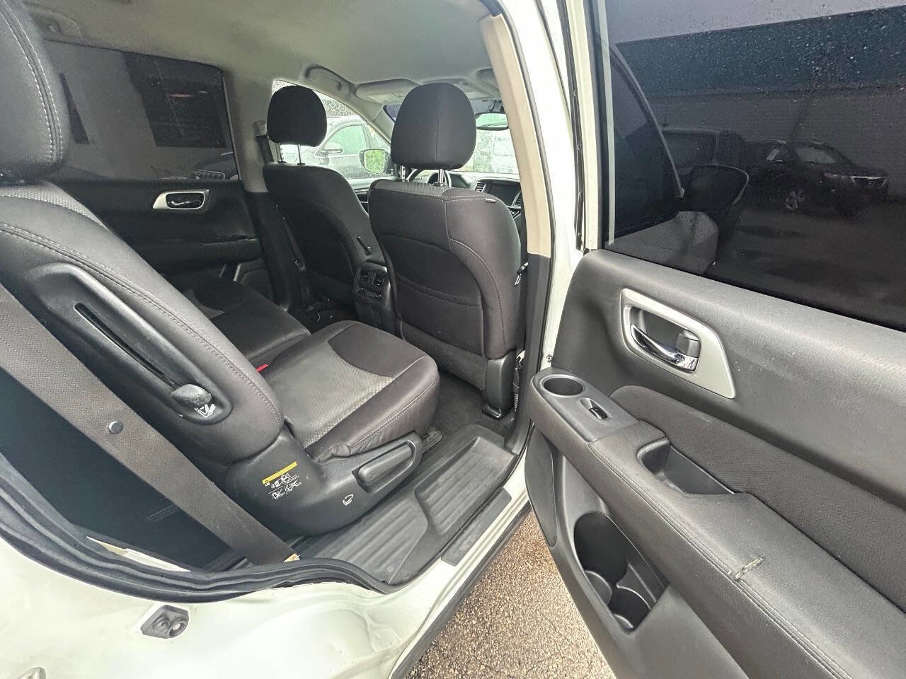 Used 2017 Nissan Pathfinder SV AWD/4WD image 8