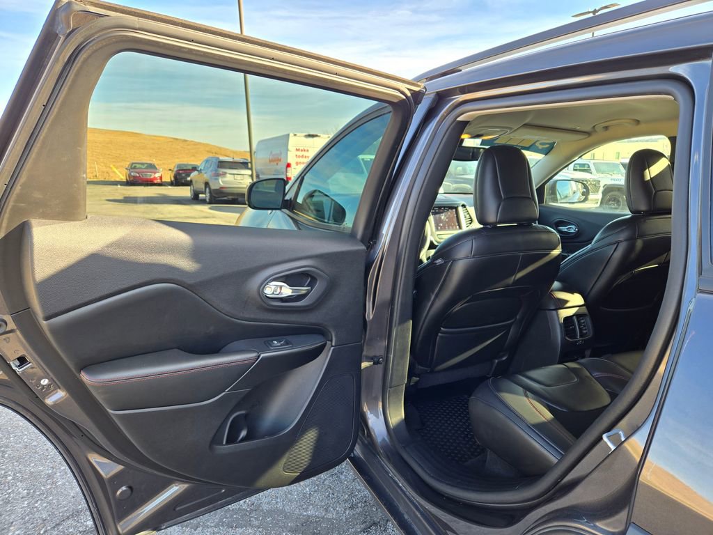 Used 2019 Jeep Cherokee Trailhawk w/ Cold Weather Group image 25