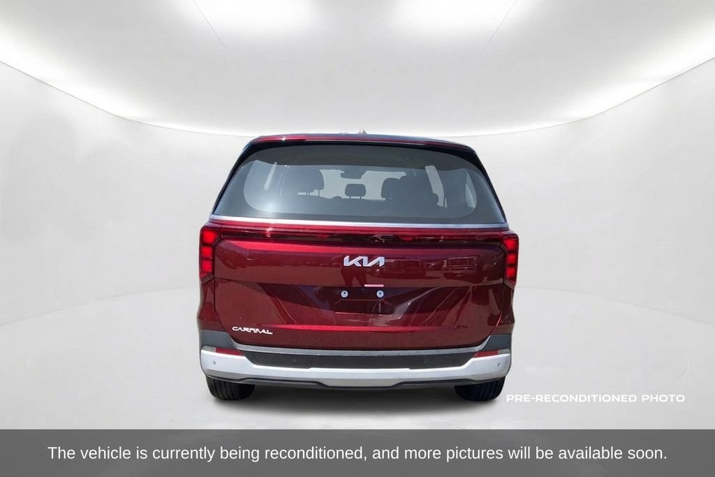 Used 2025 Kia Carnival FWD image 7