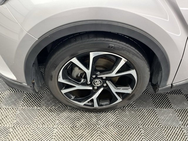 Used 2019 Toyota C-HR XLE image 30