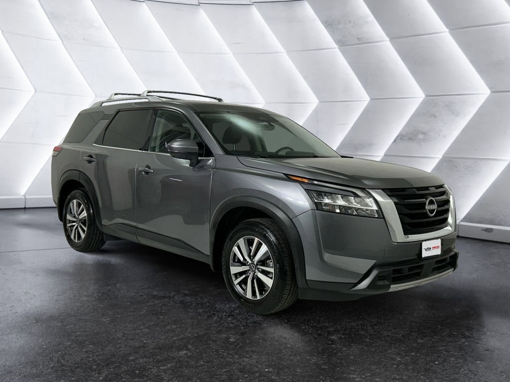 Used 2024 Nissan Pathfinder SL FWD image 1