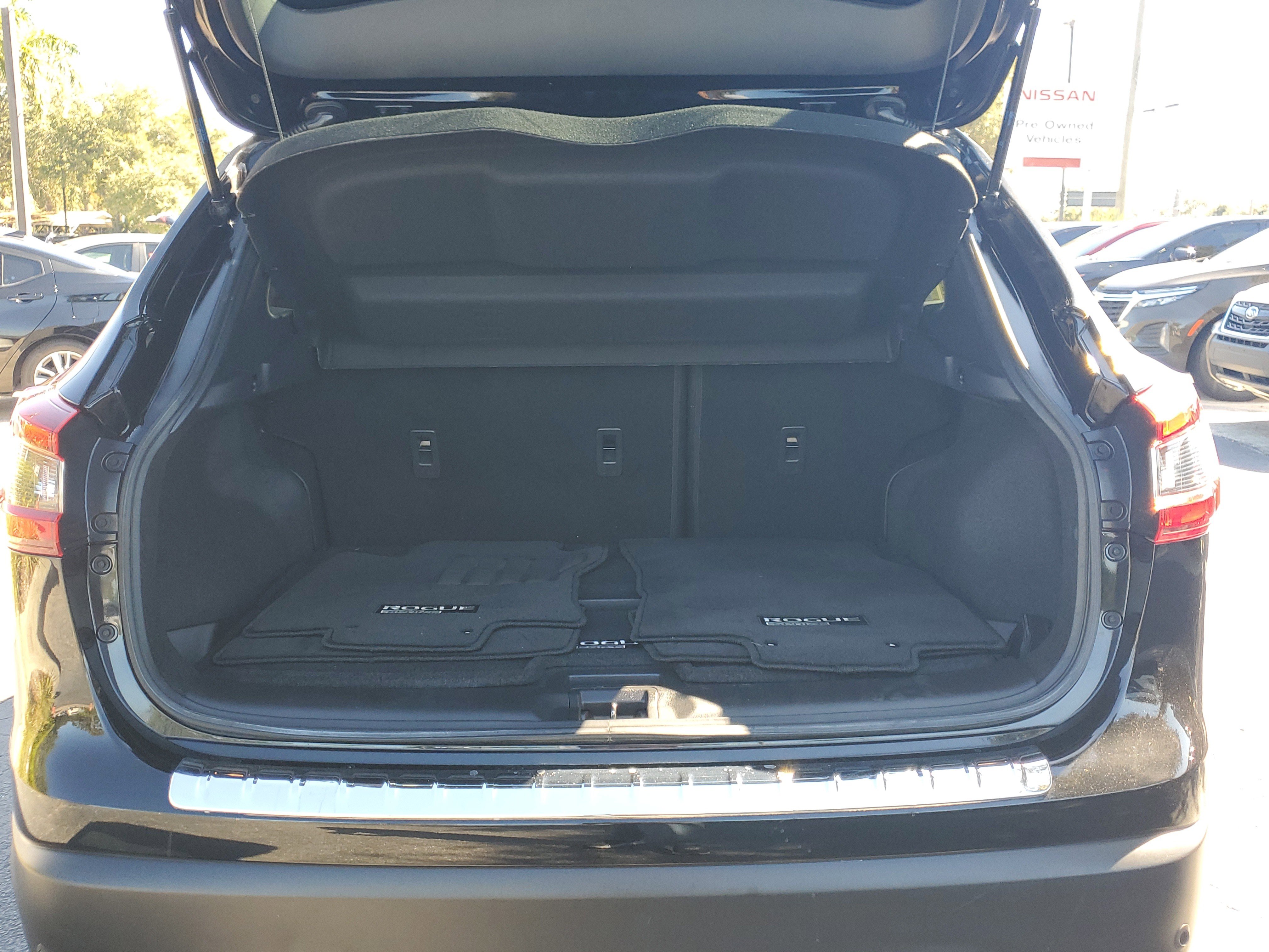 Certified 2022 Nissan Rogue Sport SV image 10