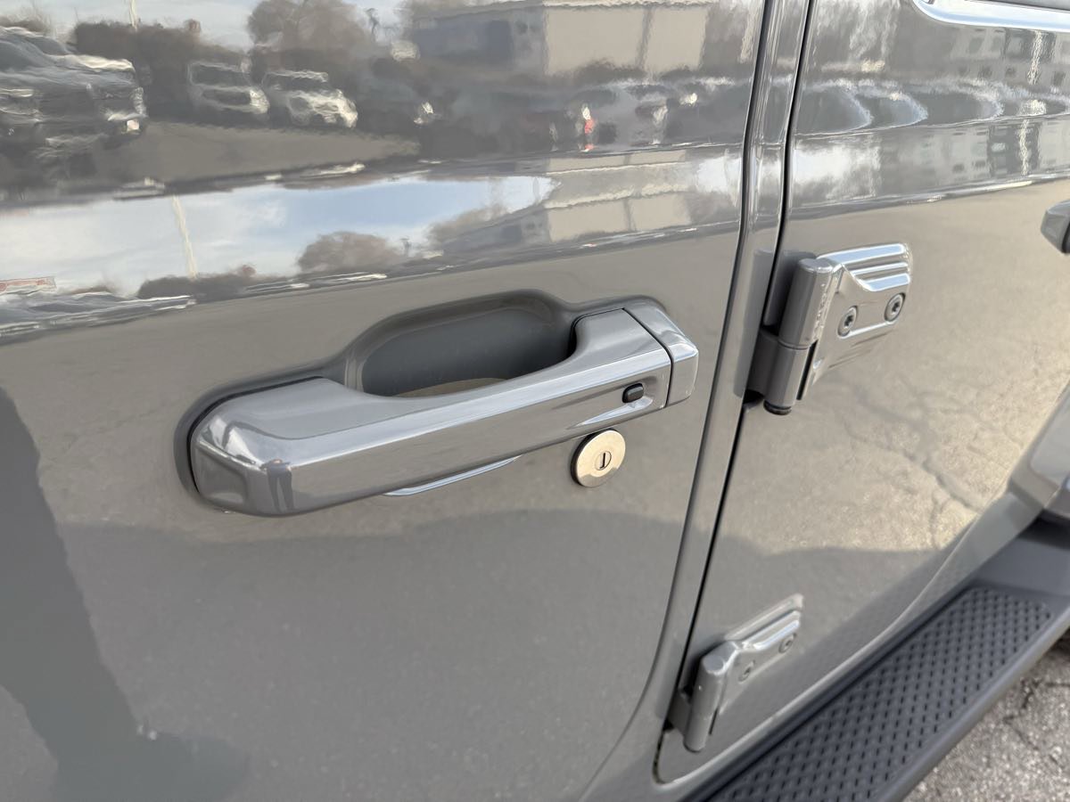 Used 2022 Jeep Gladiator Overland image 11