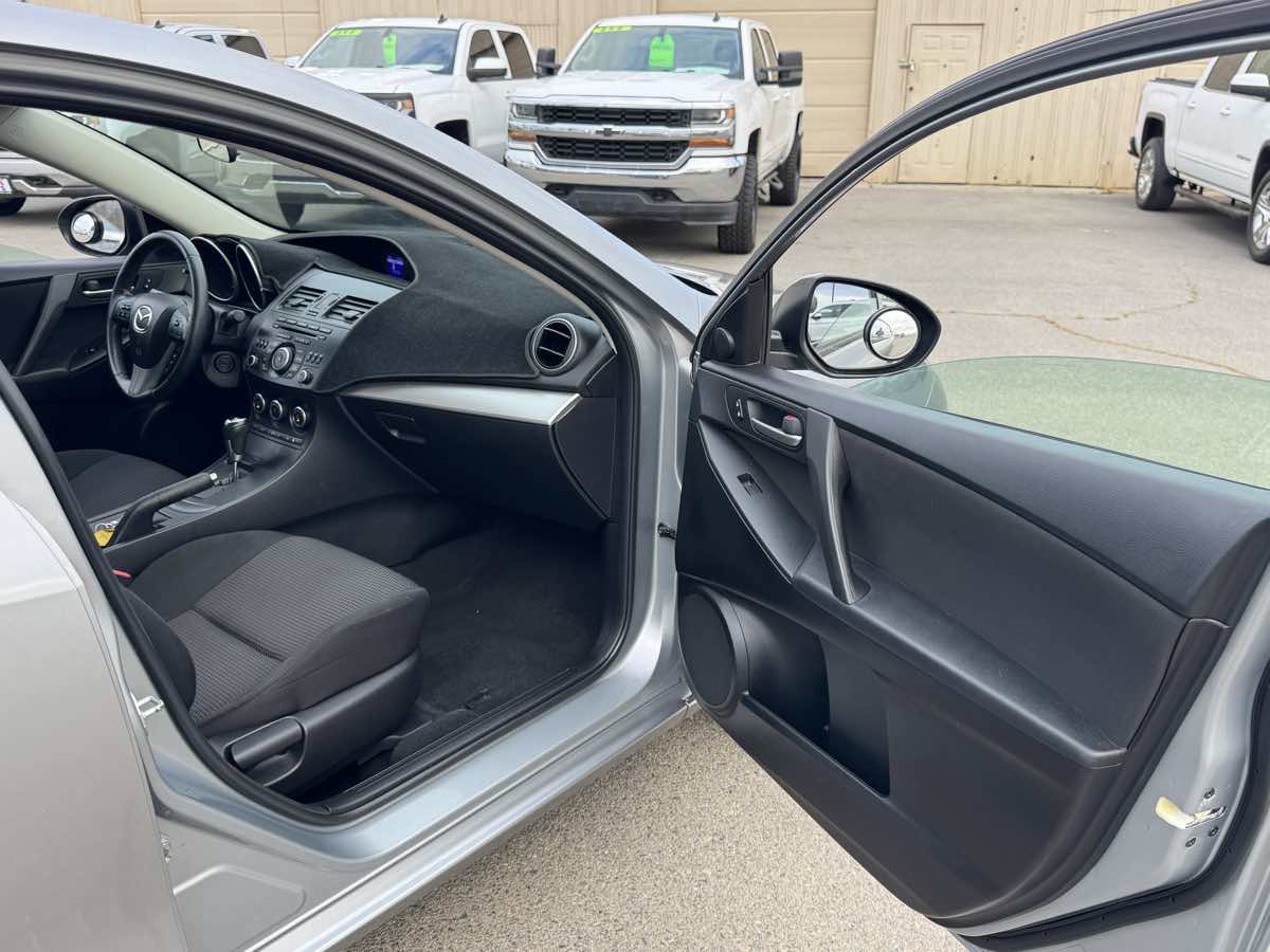Used 2013 MAZDA MAZDA3 i Touring image 14
