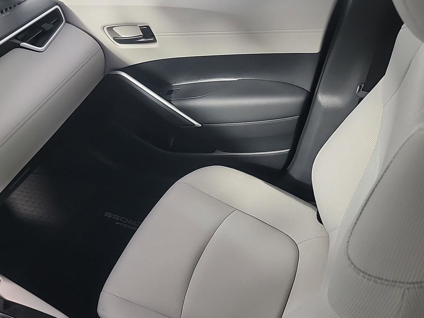 Used 2024 Toyota Corolla Cross L image 21