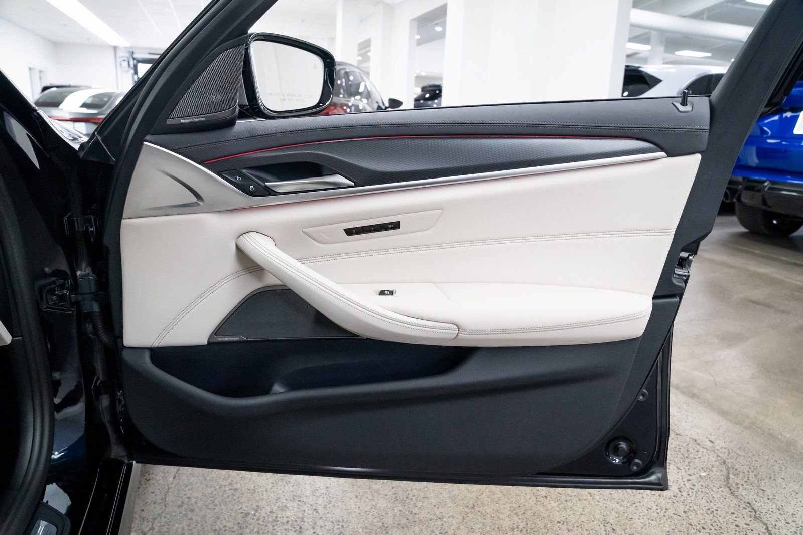 Used 2023 BMW M550i xDrive w/ Parking Assistance Package image 25