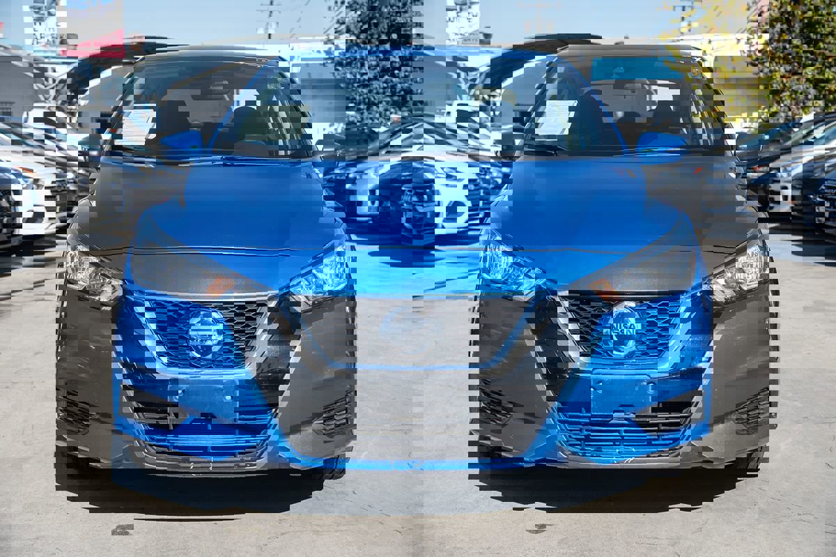 Used 2021 Nissan Versa SV image 2