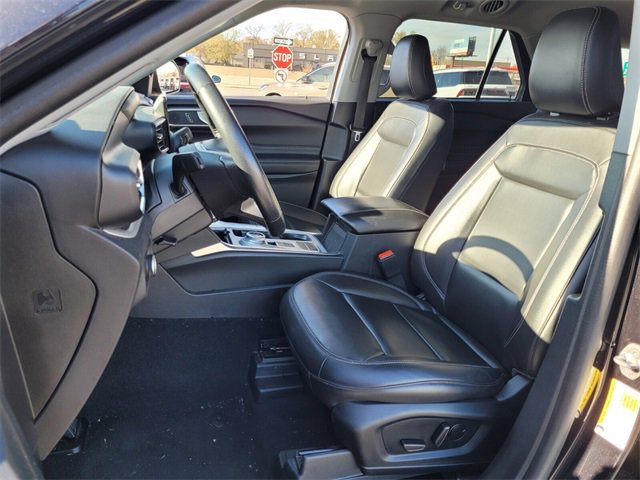 Used 2023 Ford Explorer XLT w/ Equipment Group 202A image 8