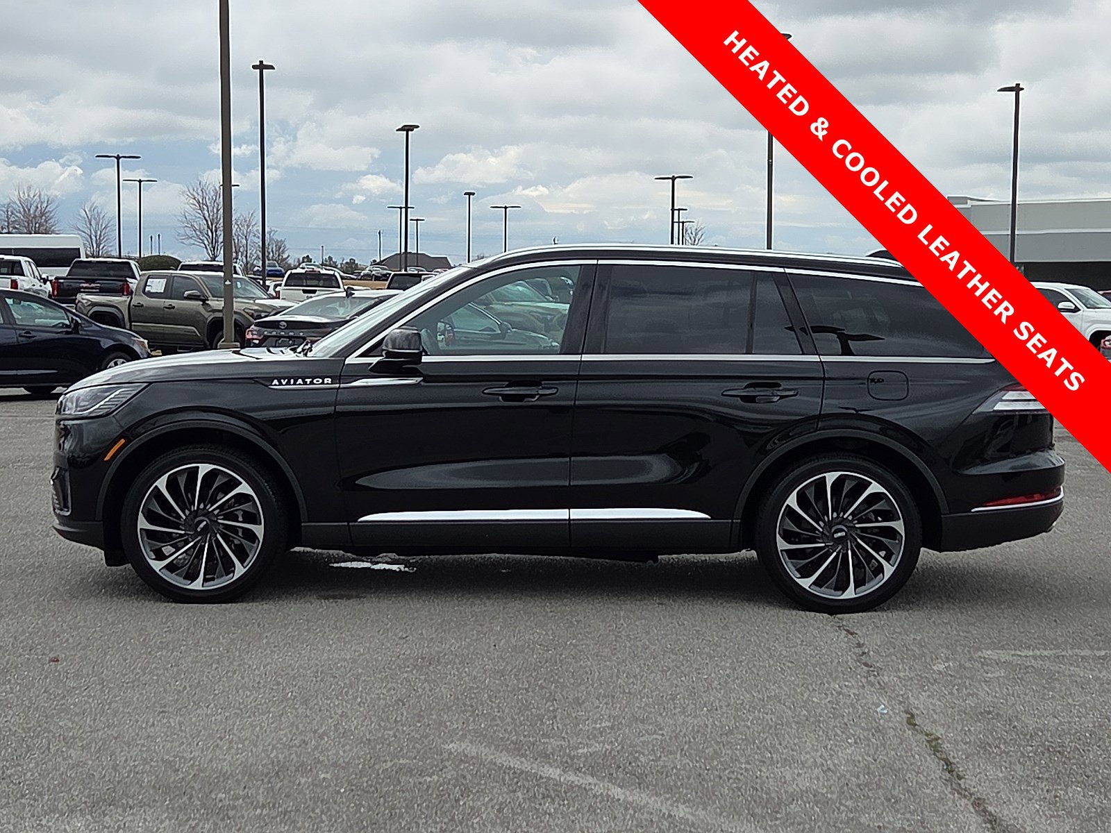 Used 2025 Lincoln Aviator Reserve w/ Equipment Group 201A image 3