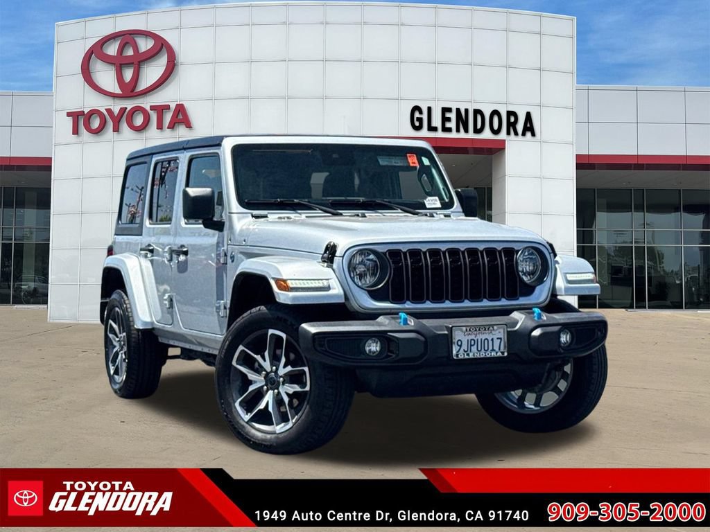 Used 2024 Jeep Wrangler Unlimited w/ Convenience Group AWD/4WD image 2