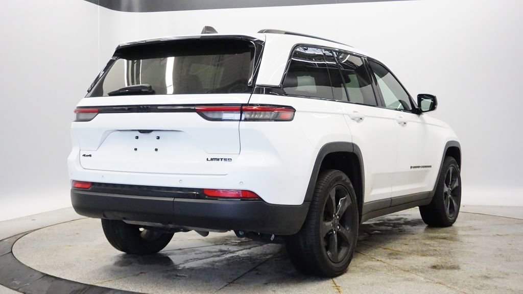 Certified 2023 Jeep Grand Cherokee Limited w/ Black Appearance Package image 5