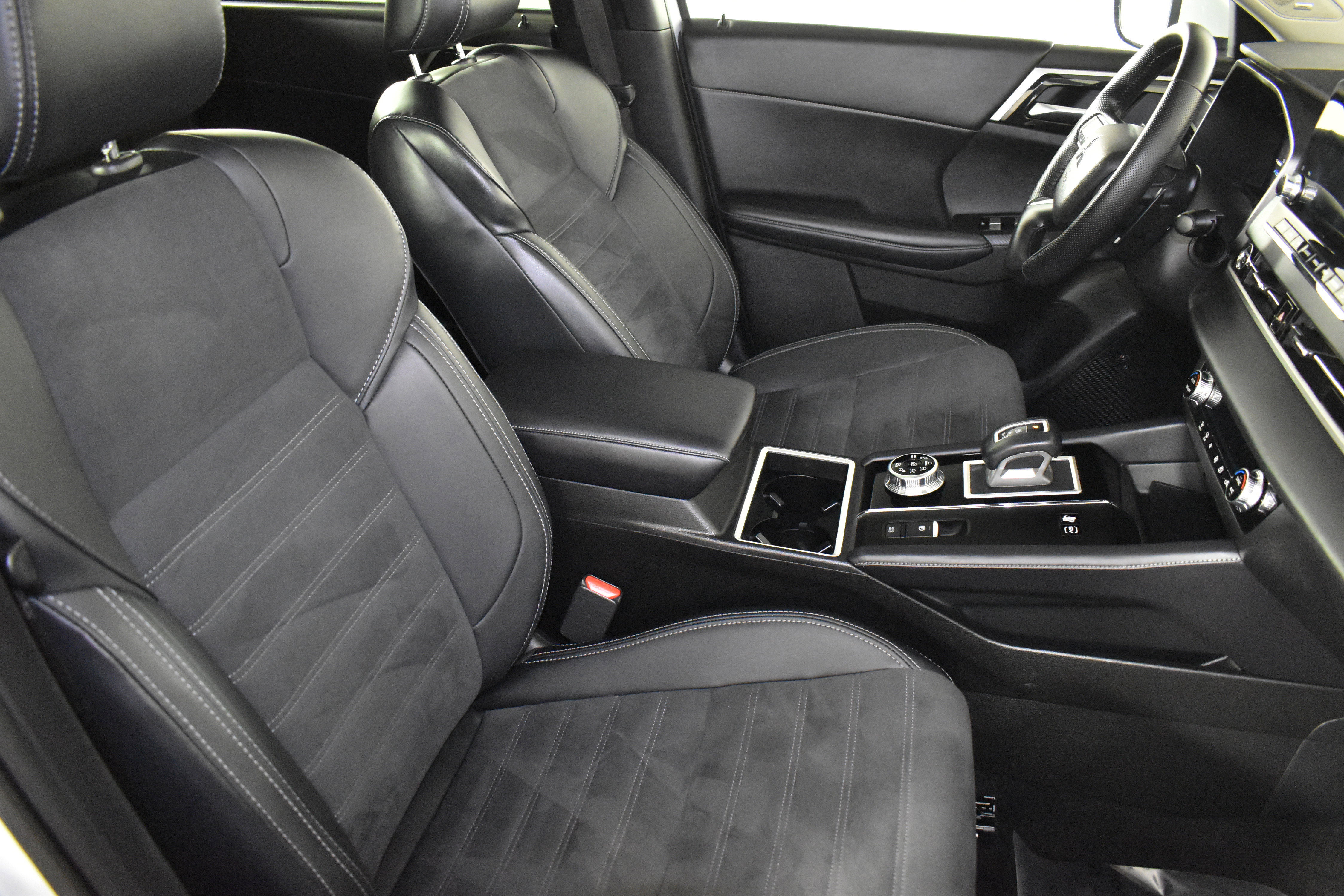 Used 2024 Mitsubishi Outlander SE image 41