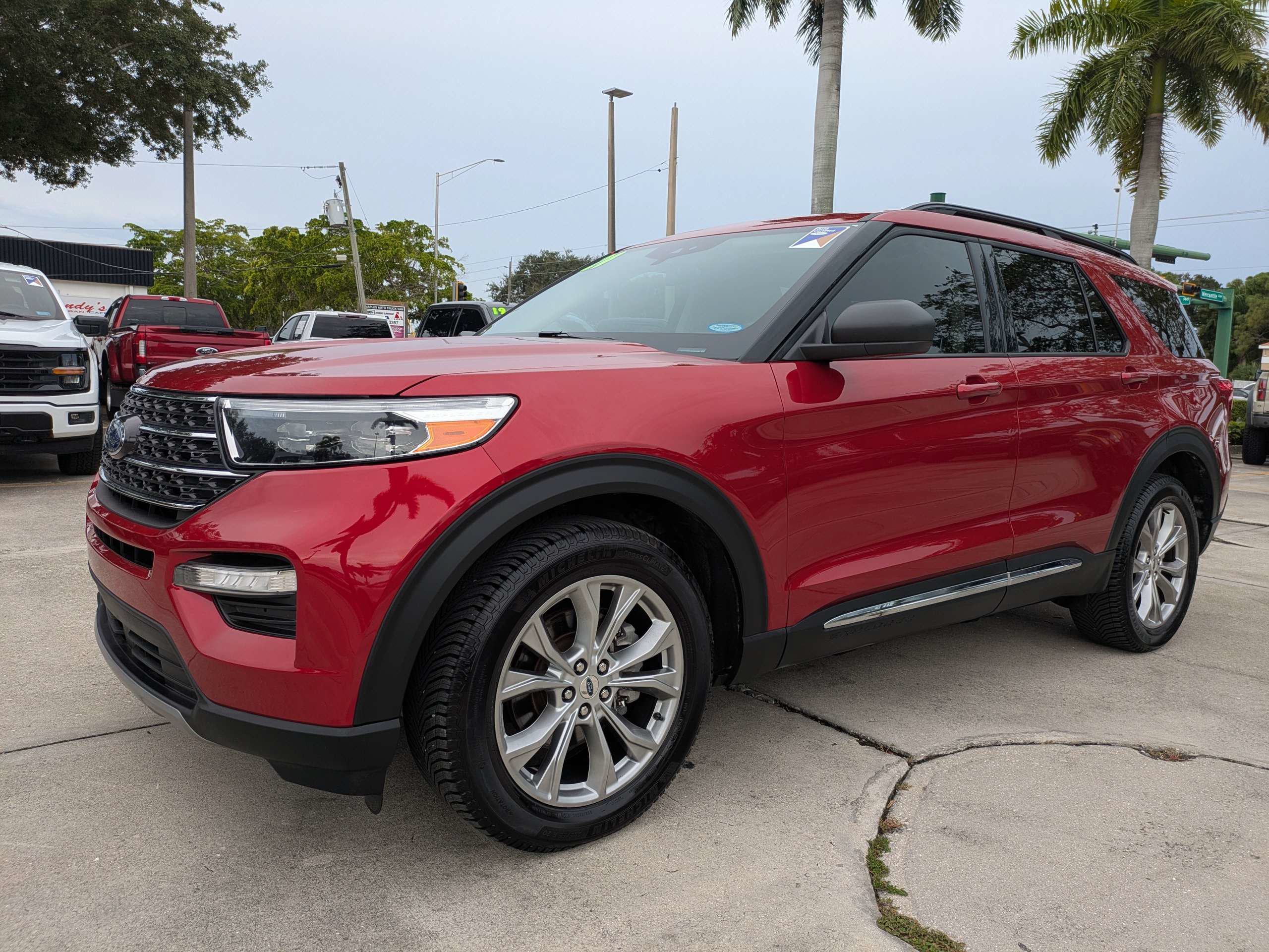 Certified 2024 Ford Explorer XLT w/ Equipment Group 202A AWD/4WD image 7