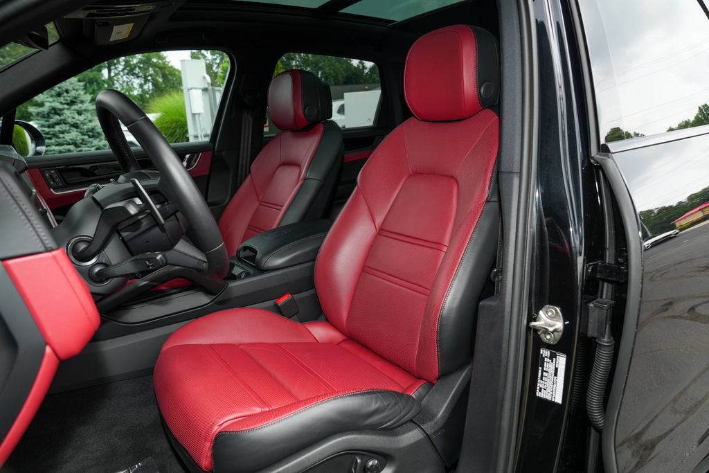 Certified 2025 Porsche Cayenne E-Hybrid AWD/4WD image 5