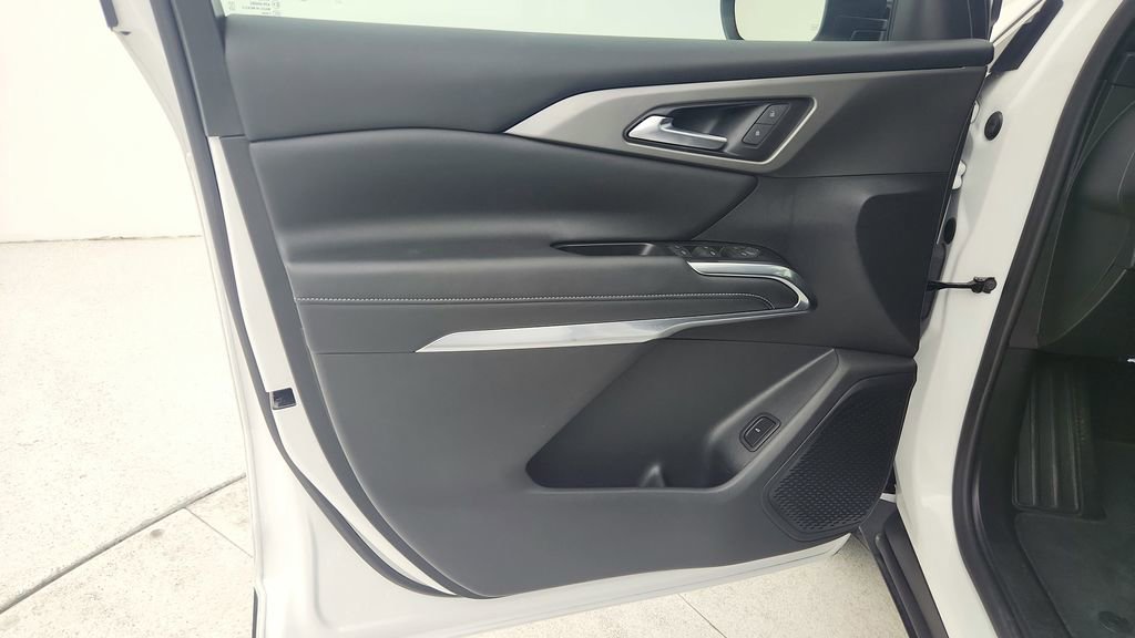 Used 2024 Chevrolet Traverse LT w/ Trailering Package image 25