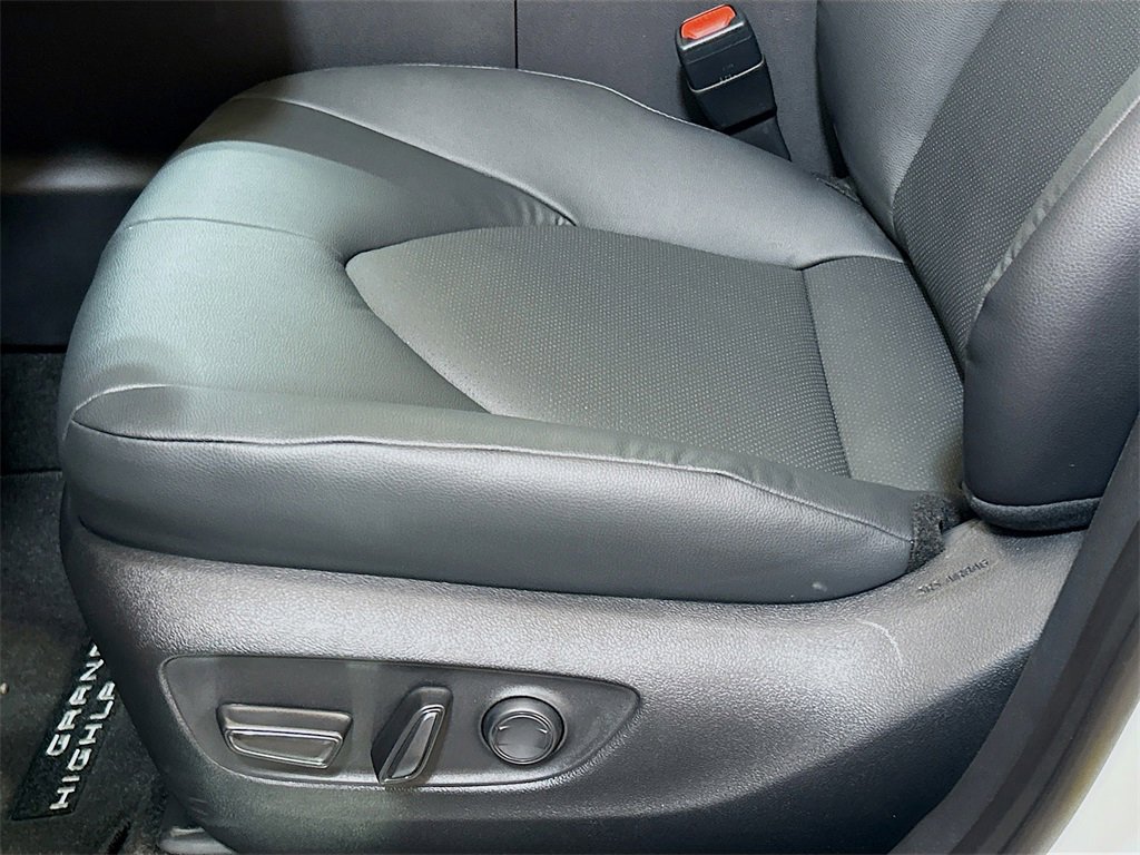 New 2025 Toyota Grand Highlander FWD image 16