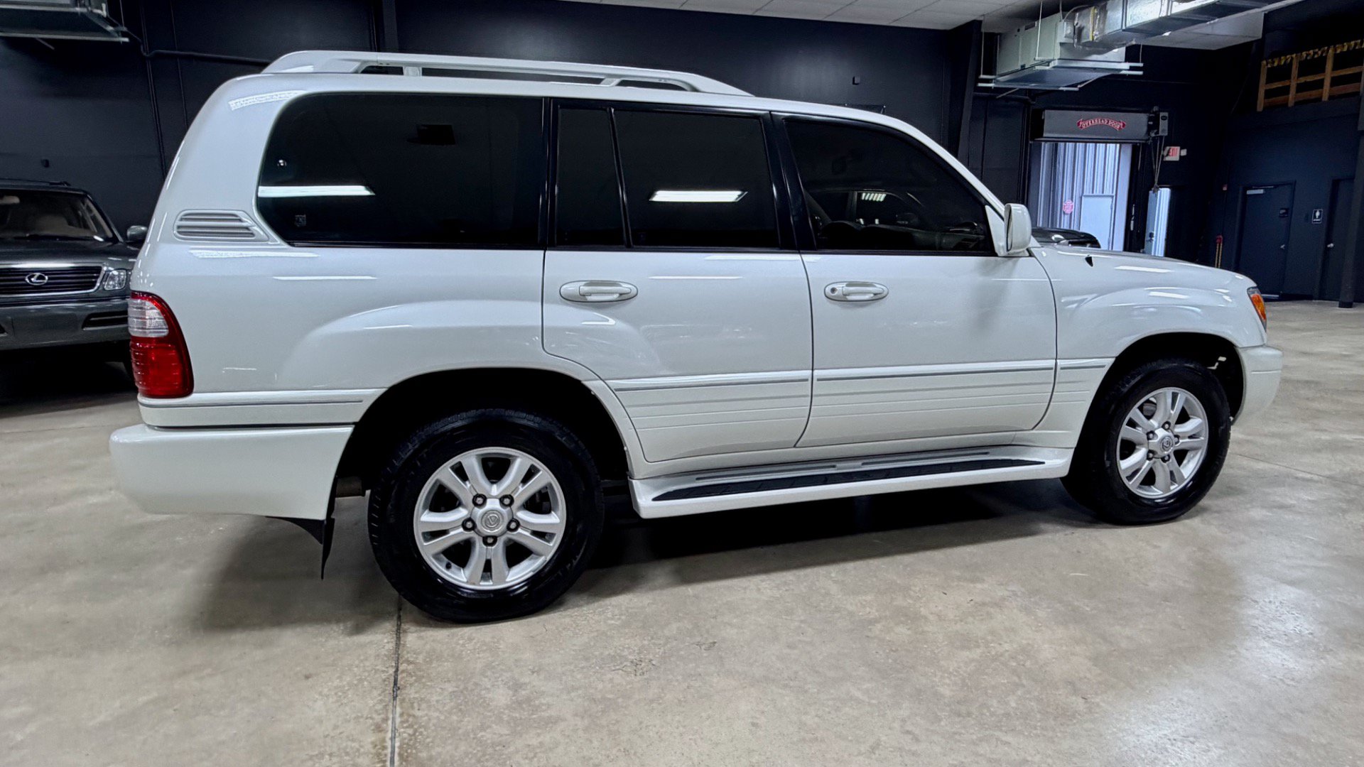 Used 2003 Lexus LX 470 4WD image 8