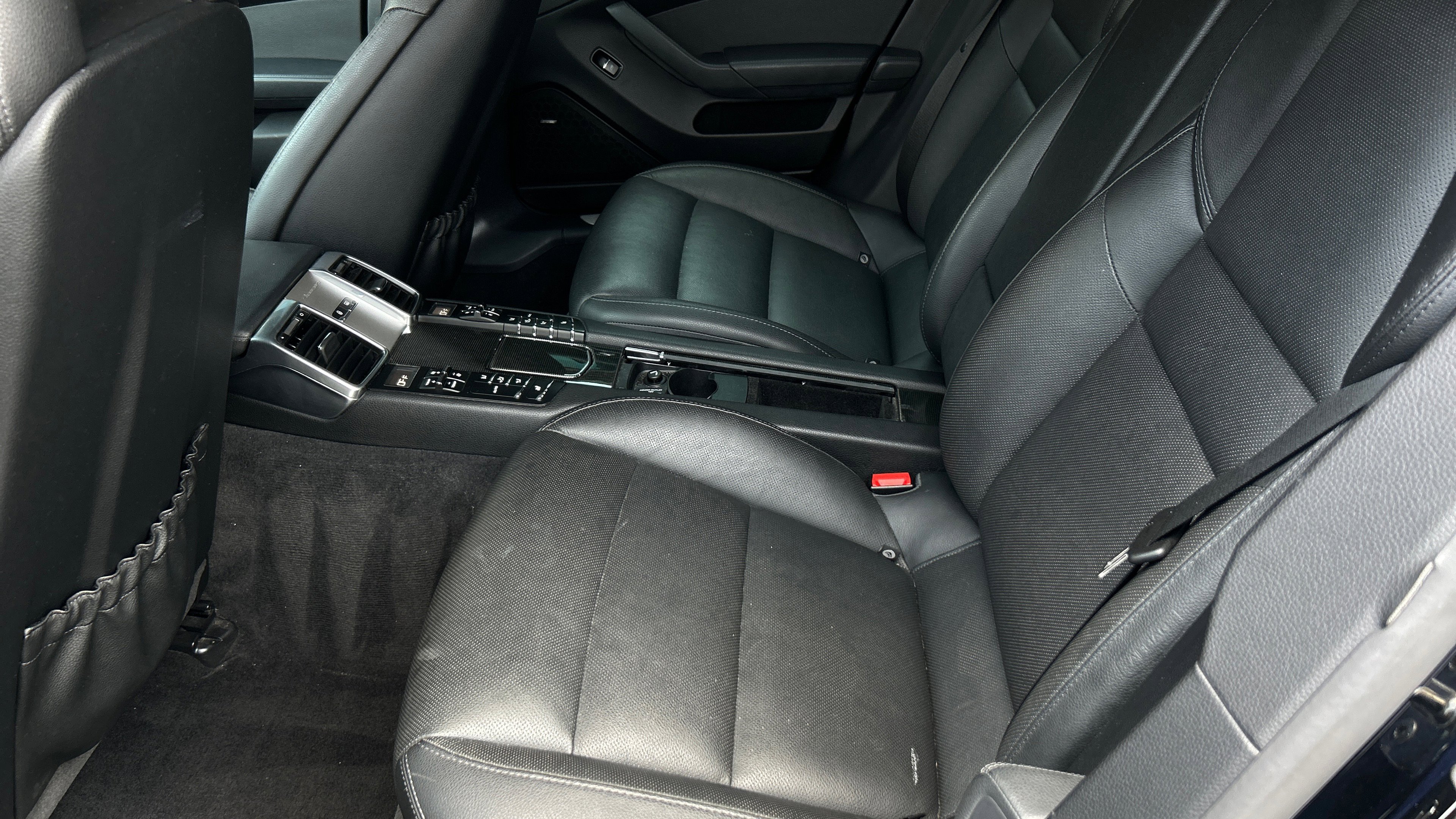 Used 2015 Porsche Panamera 4S image 9