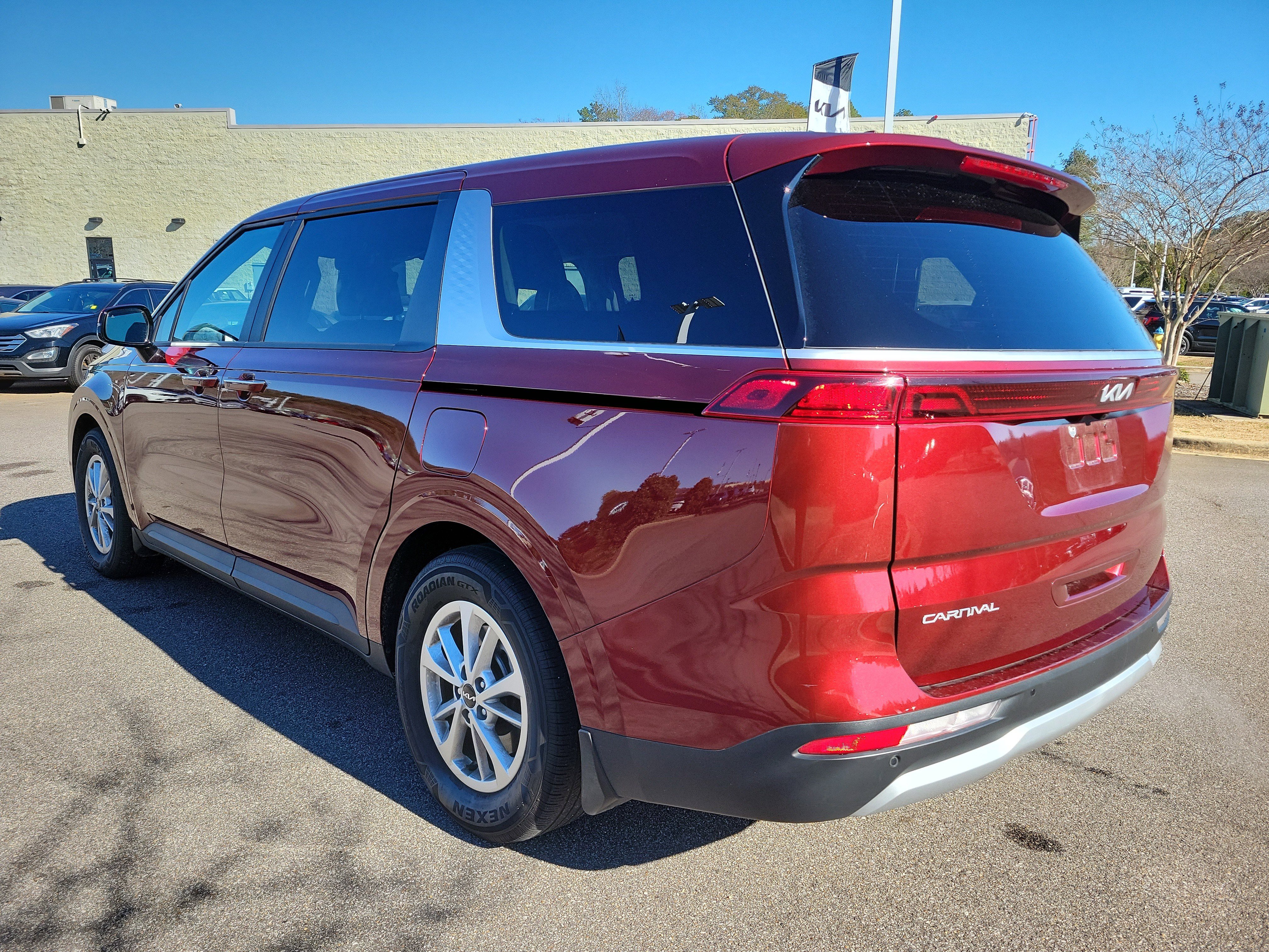 Used 2023 Kia Carnival LX image 26