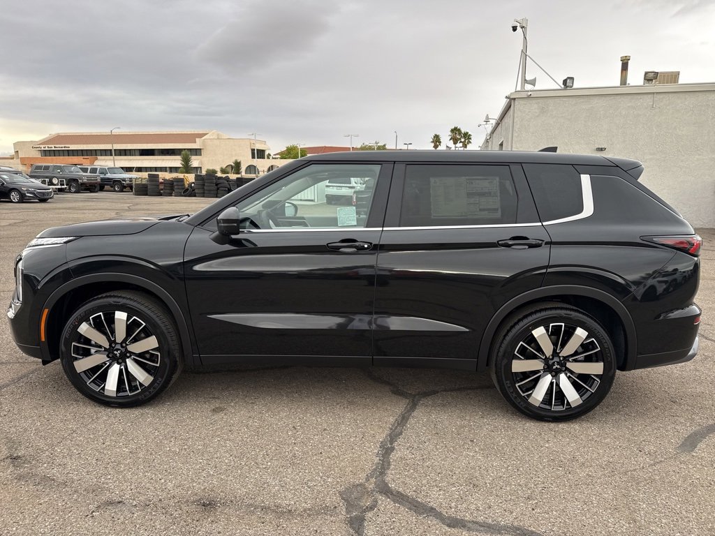 New 2025 Mitsubishi Outlander SE image 4