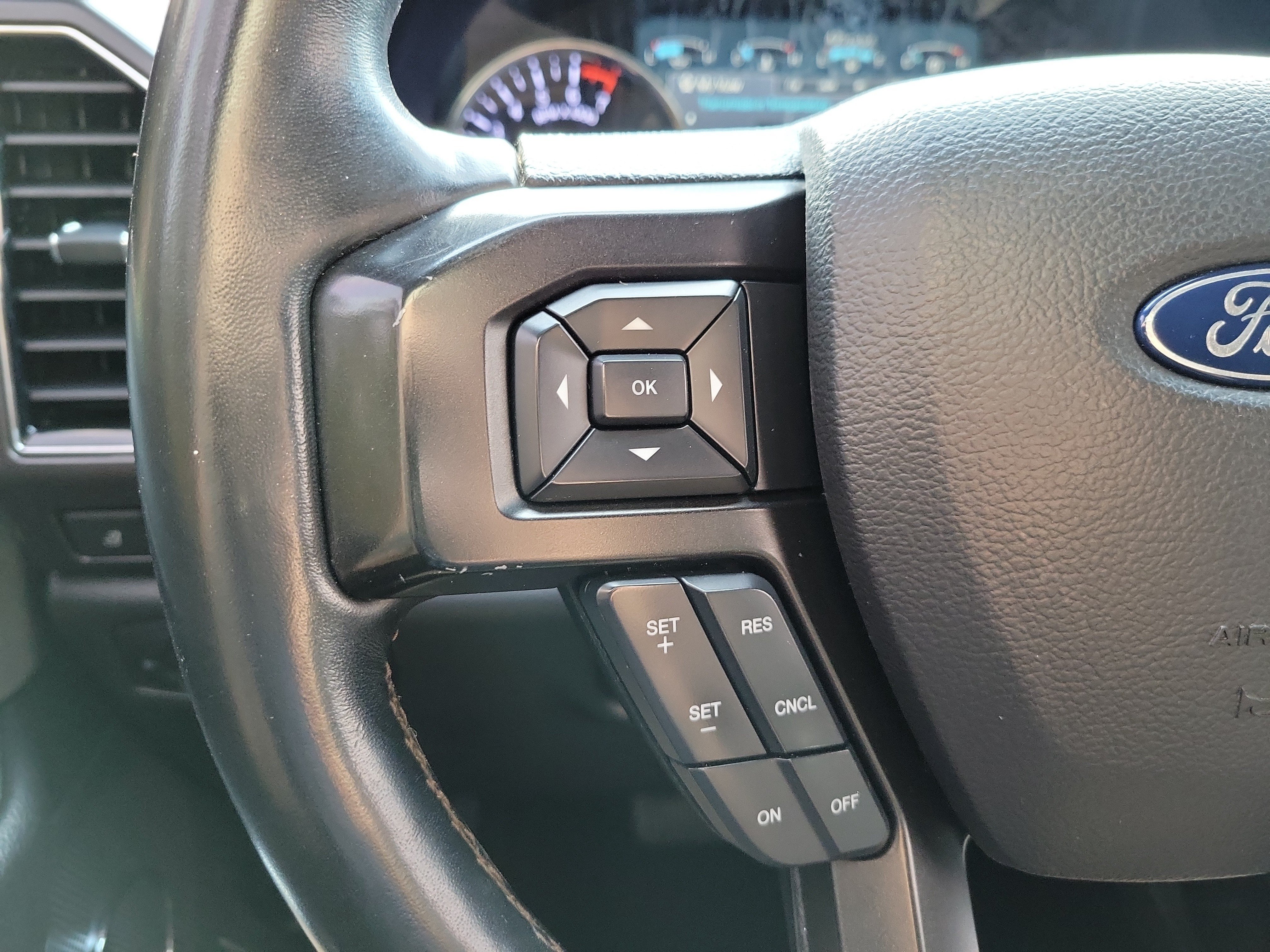 Used 2018 Ford Expedition Limited RWD image 27