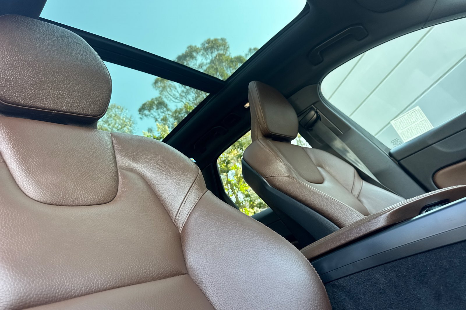 Certified 2023 Volvo XC60 B5 Plus w/ Protection Package Premier FWD image 19