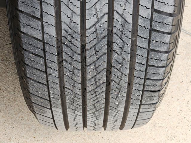 Used 2025 Chevrolet Suburban LS image 18