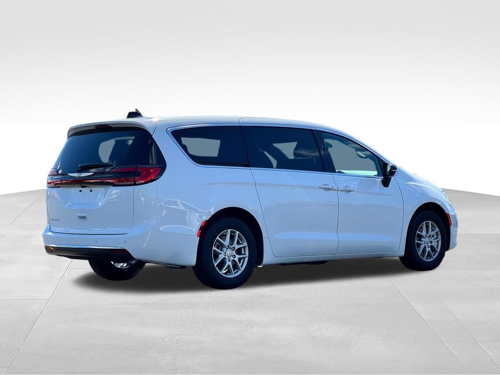New 2026 Chrysler Pacifica Select FWD image 7