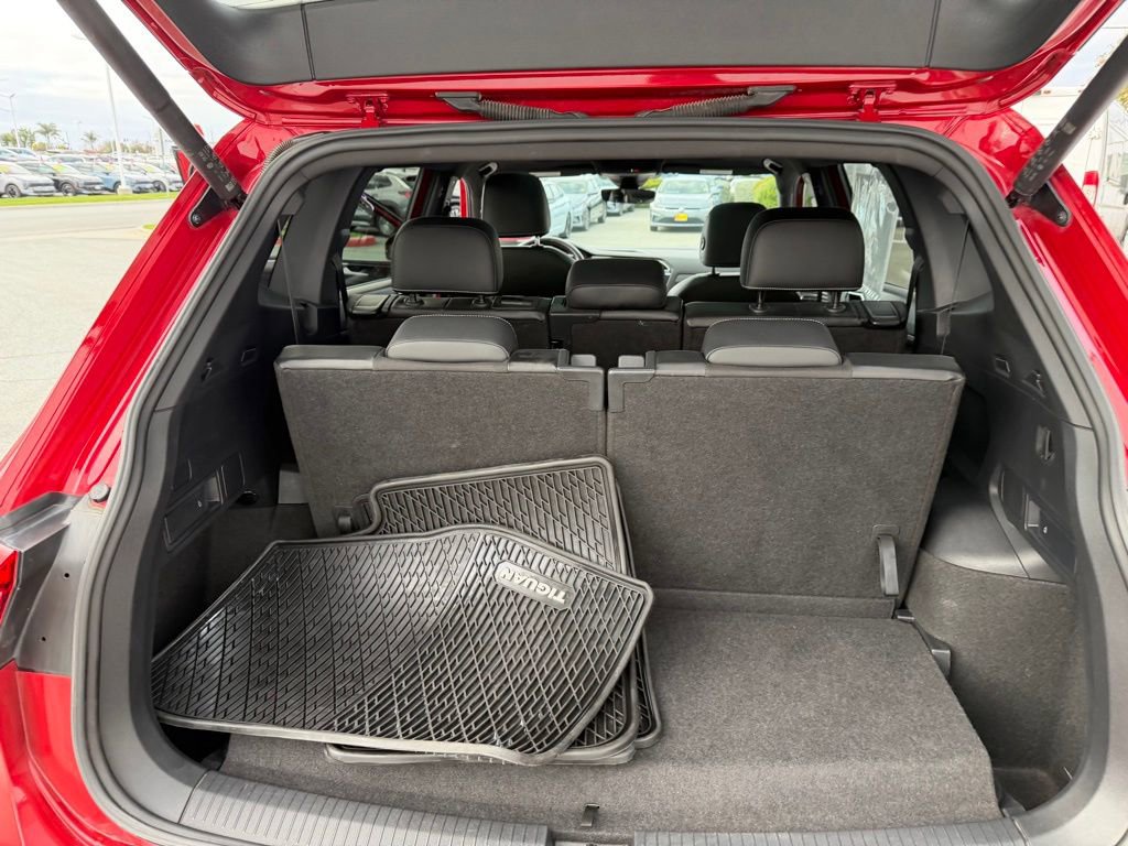 Used 2024 Volkswagen Tiguan SE R-Line image 28