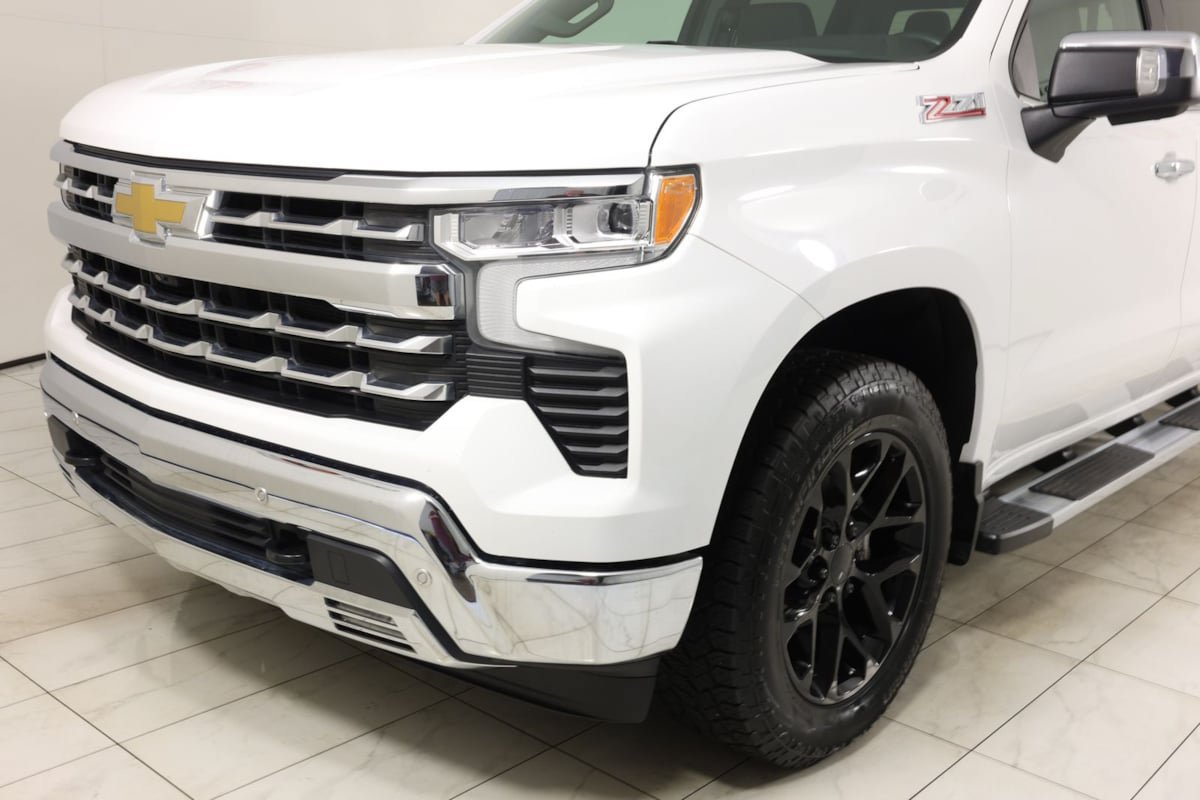 Used 2022 Chevrolet Silverado 1500 LTZ w/ LTZ Convenience Package II AWD/4WD image 44