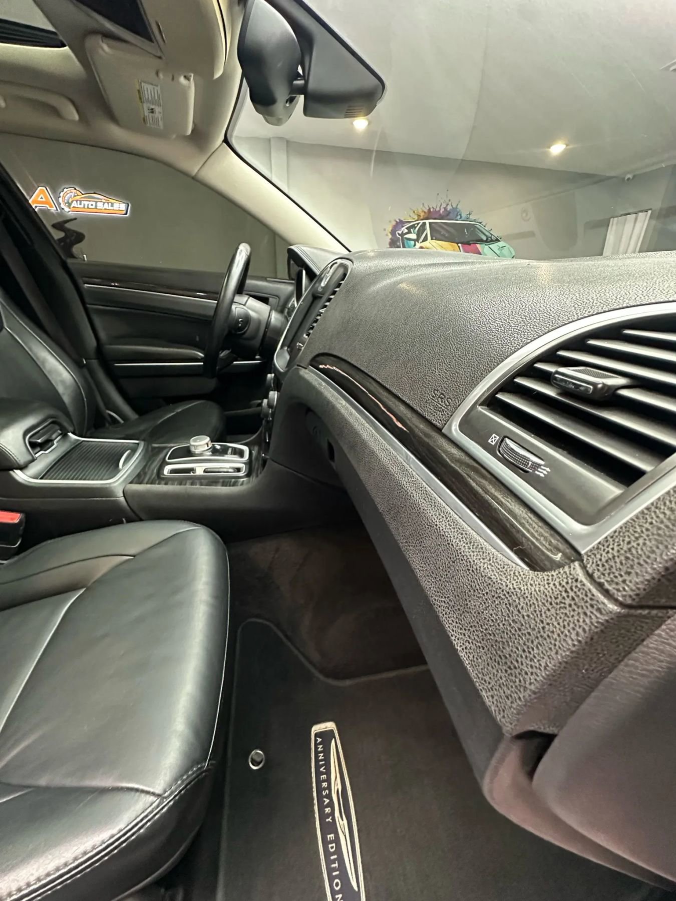 Used 2016 Chrysler 300 Limited image 32