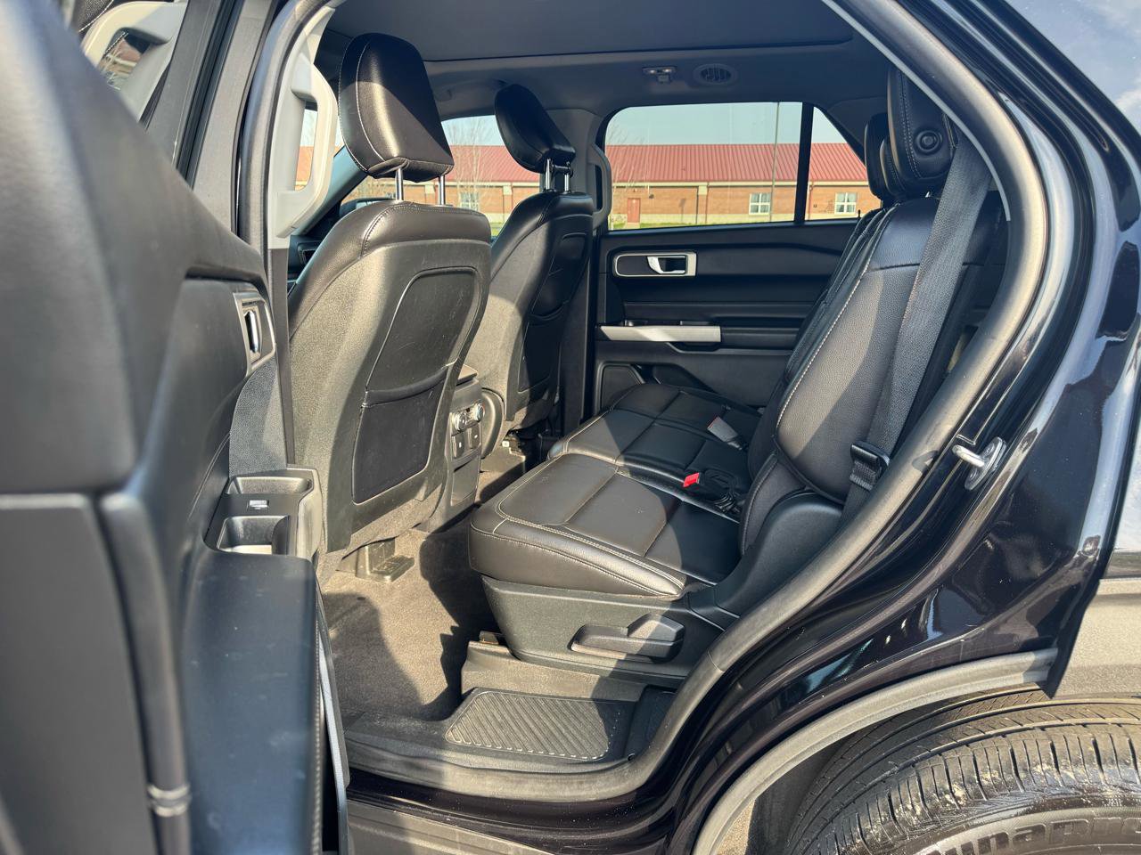 Used 2020 Ford Explorer XLT w/ Equipment Group 202A image 10