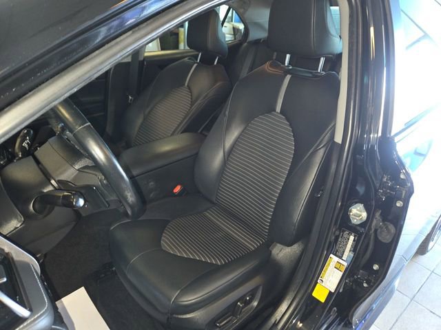 Used 2020 Toyota Camry SE image 11
