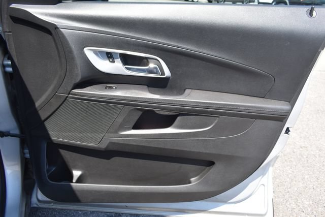 Used 2017 Chevrolet Equinox LS FWD image 39