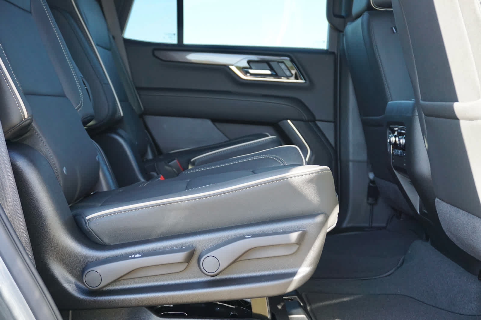 New 2027 GMC Yukon Elevation w/ Technology Package AWD/4WD image 30