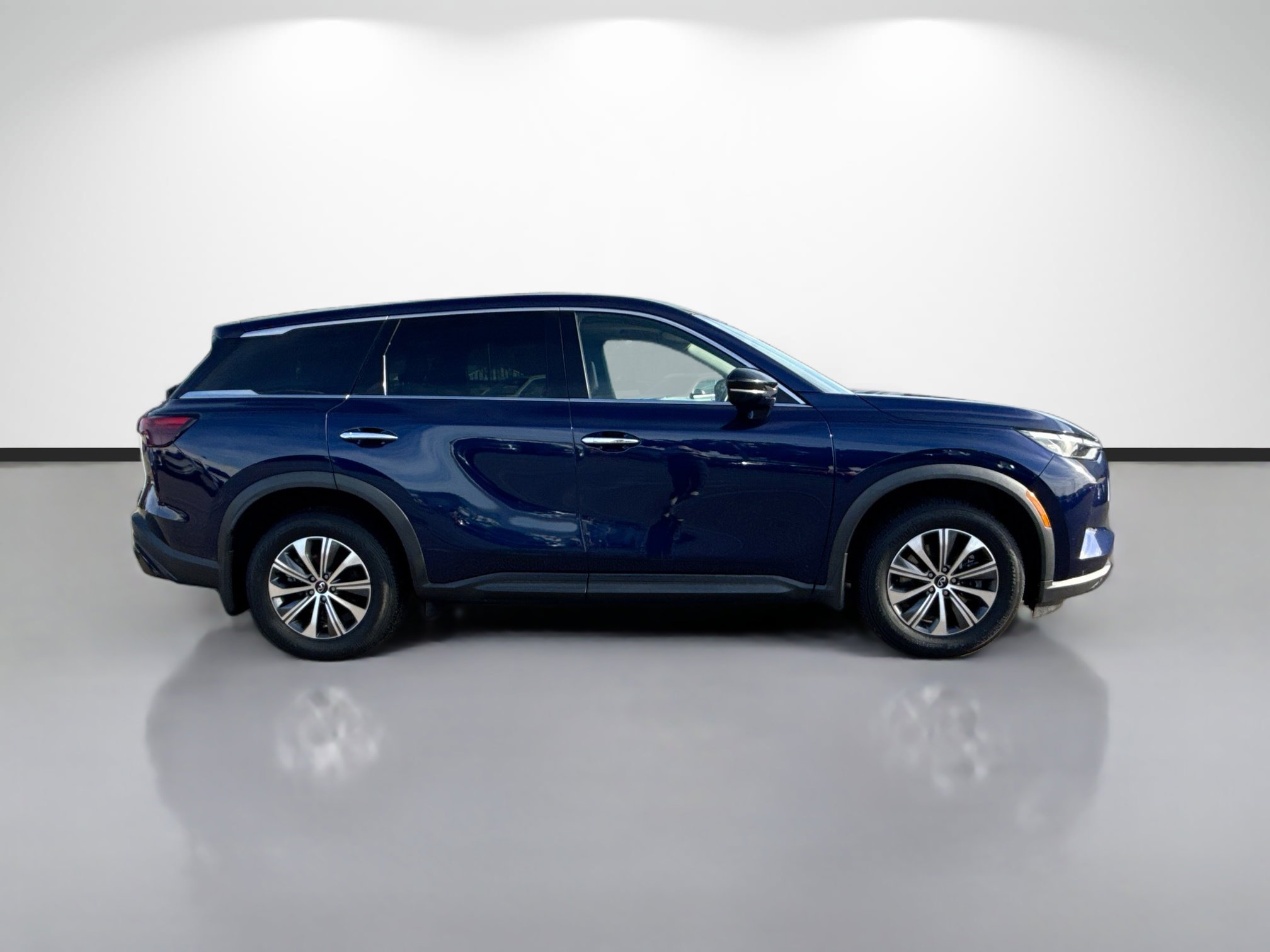 Used 2023 INFINITI QX60 Pure image 2