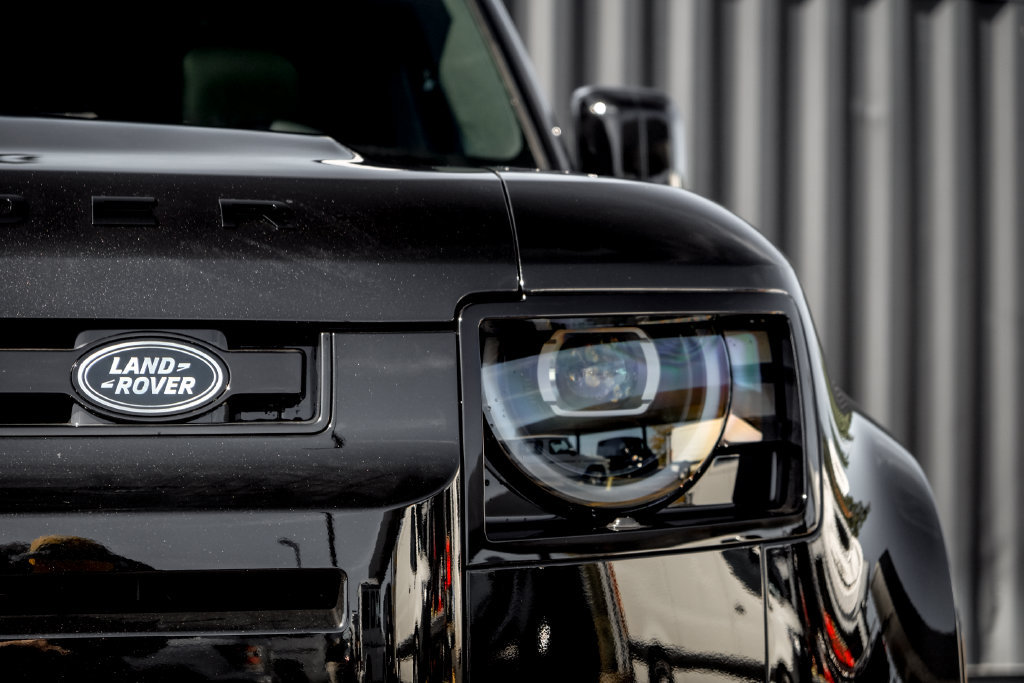 New 2026 Land Rover Defender 110 X-Dynamic SE AWD/4WD image 6