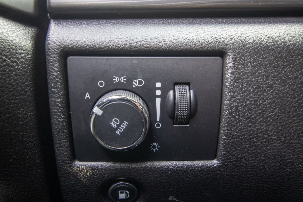 Used 2020 Jeep Grand Cherokee Altitude RWD image 38