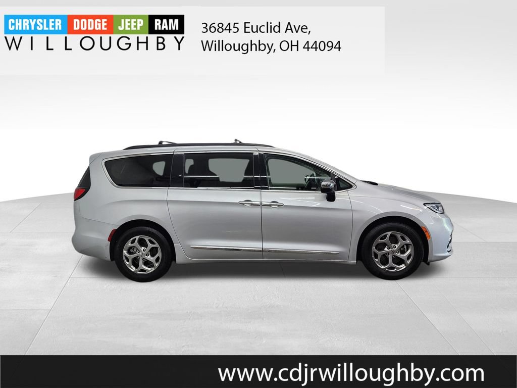 Certified 2023 Chrysler Pacifica Limited FWD image 4