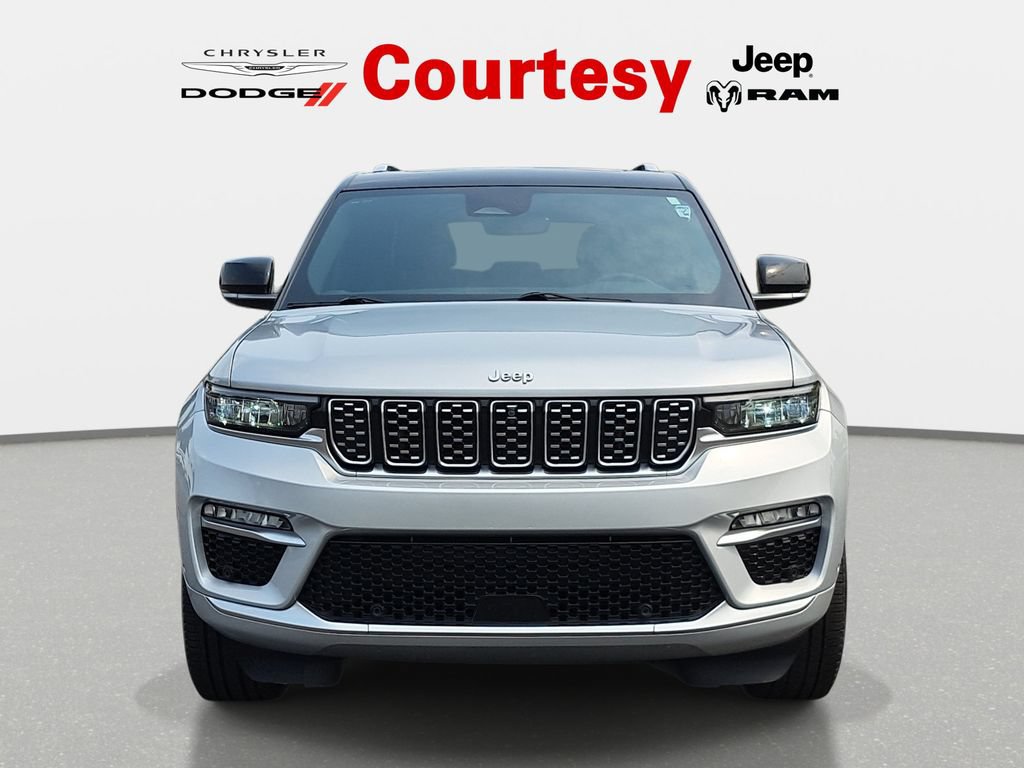 Certified 2022 Jeep Grand Cherokee Summit w/ Luxury Tech Group V AWD/4WD image 9