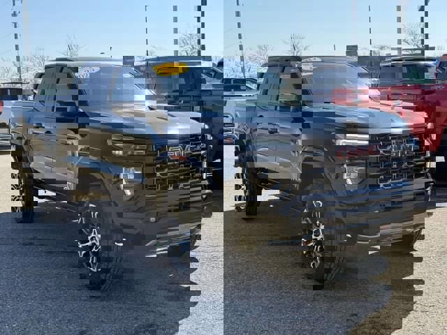 Used 2025 GMC Canyon AT4 w/ Technology Plus Package image 4